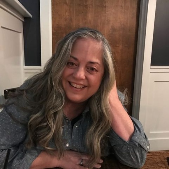 Meet your Posher, Julie - Picture 1 of 1